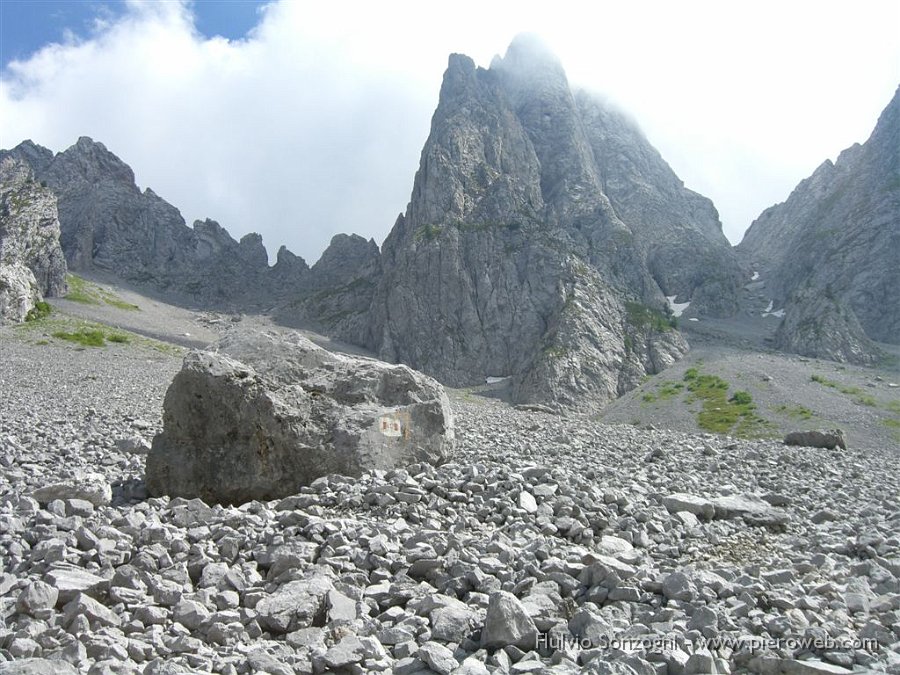 09_Ghiaione verso il passo delle Ortiche.jpg